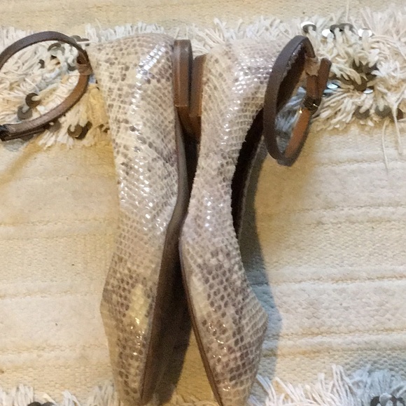 BananaRepublic snakeskin shoes - Picture 2 of 5